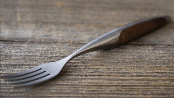 
                    swiss steak cutlery walnut – forged in Emmental