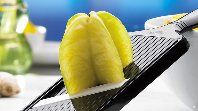 
                    The adjustable gourmet slicer is appropriate for fruit or vegetables