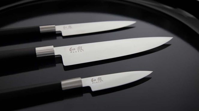 
                    Der Messerkoffer Wasabi enthält u.a. auch diese 3 Wasabi Black Messer