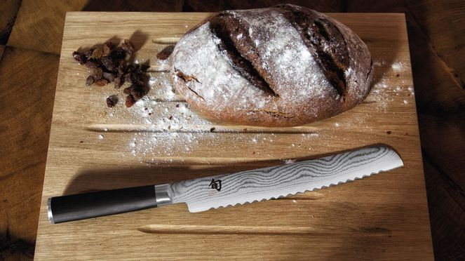 
                    Bread knife Shun is ideal for cutting bread