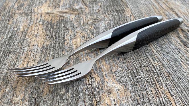 
                    set fourchette à steak suisse de la manufacture de couteau sknife Bienne