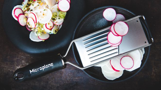 
                    Gourmet slicer of Gourmet Grater set from Microplane