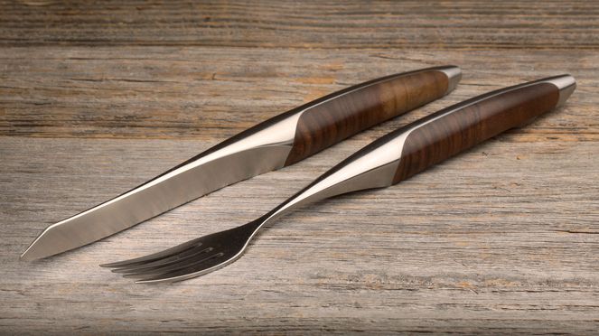 
                    swiss steak cutlery walnut made of surgical steel