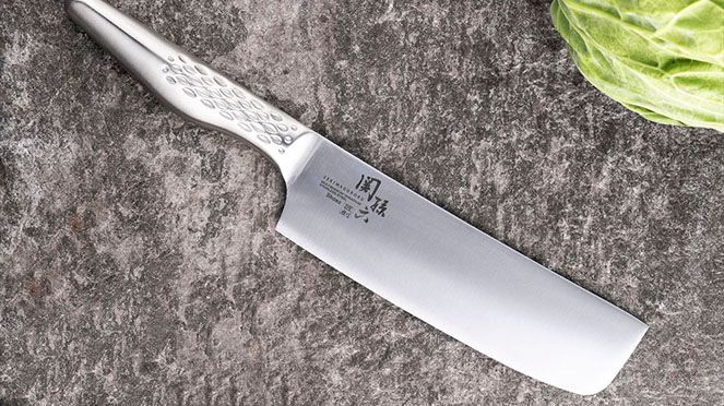 
                    la lame large et émoussée du Shoso Nakiri peut être utilisée comme spatule