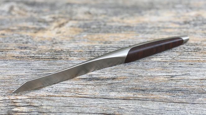 
                    sknife steak knife with walnut handle