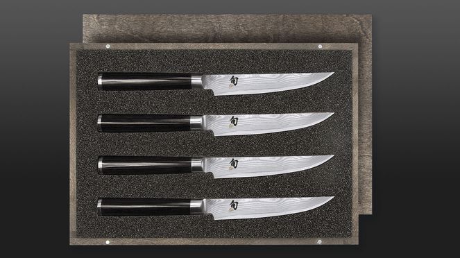 
                    Steak knives set with 4 sharp steak knives
