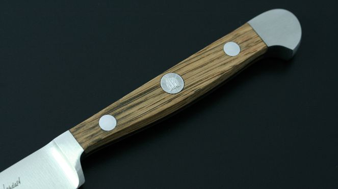 
                    The Güde larding knife has a handle made from oak wood