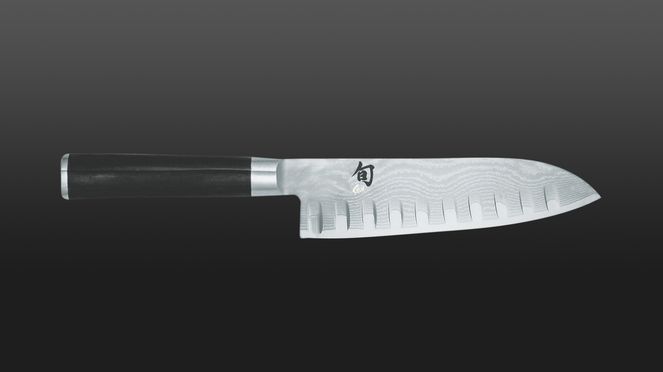 
                    Thanks to the blade of the scalloped Santoku food does not stick