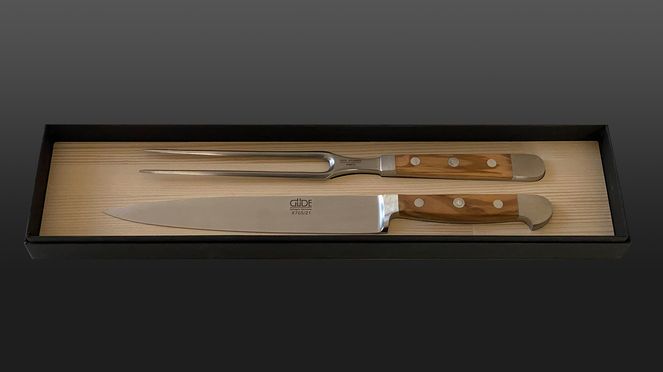 
                    Güde carving cutlery with slicing knife and meat fork