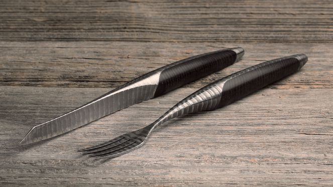 
                    fourchette damas suisse de sknife à Bienne, la seule manufacture mondiale des séries de fourchettes en acier damas