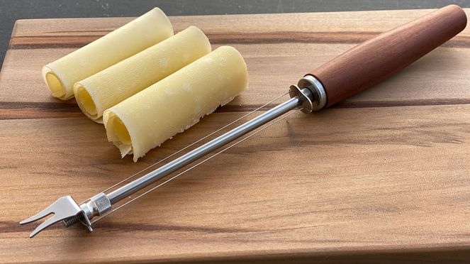 
                    Coupe-fromage avec planche à découper Schneidholz